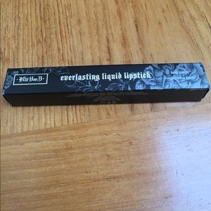 Kat Von D Everlasting Liquid Lipstick in Requiem